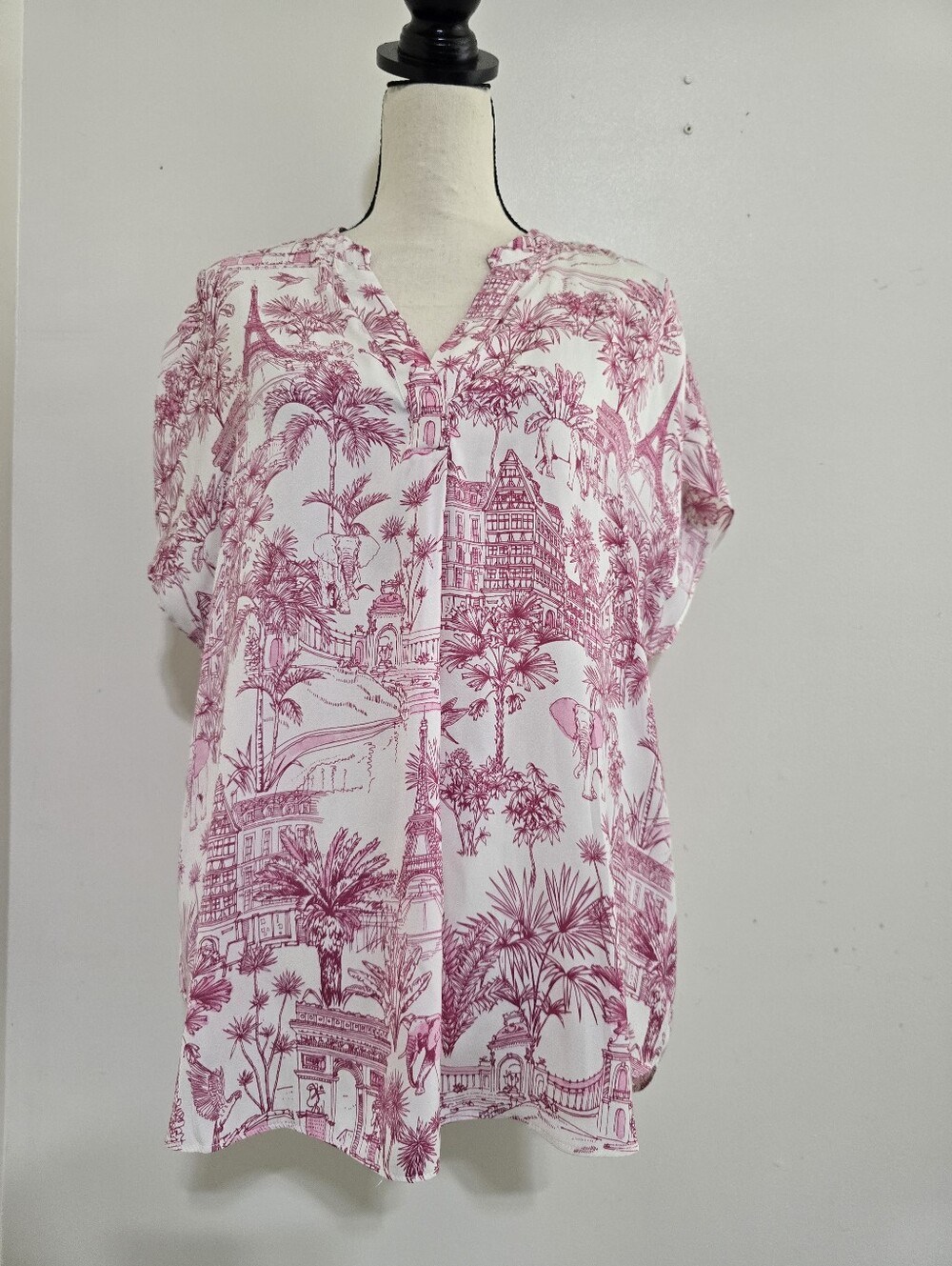 RACHEL ROY size Large Short Sleeve Silky Satin Paris Print Blouse White/Pink